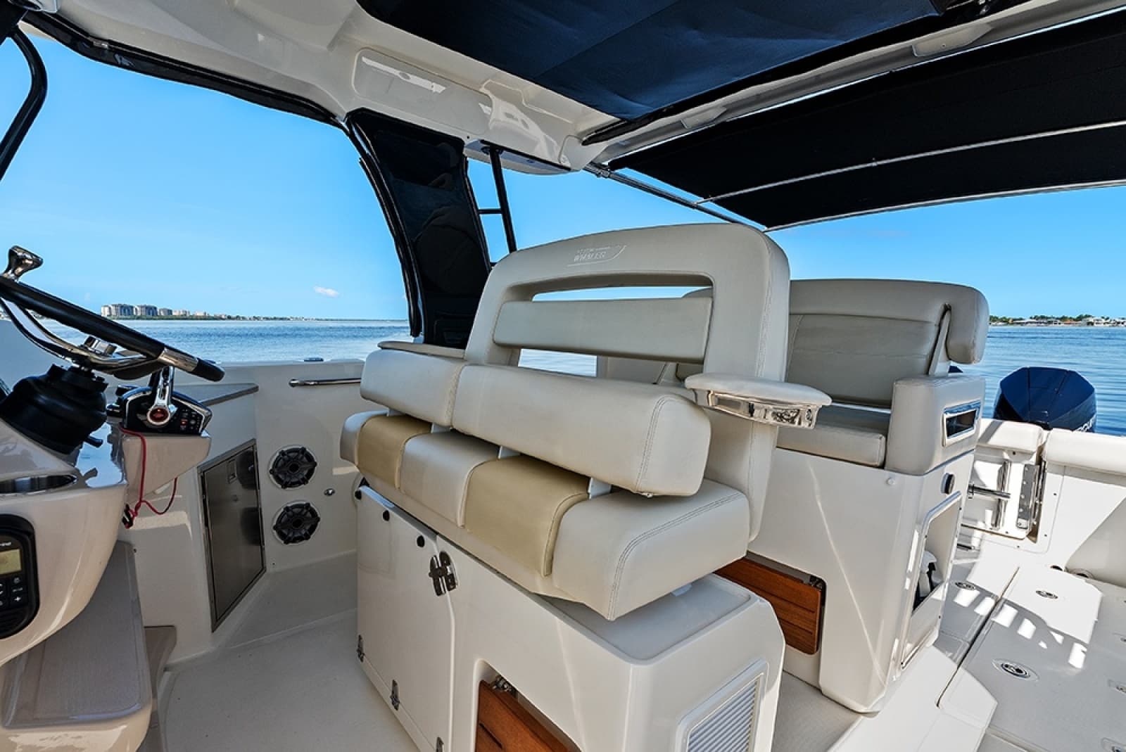 2023 Boston Whaler 350 Realm - Photo 27
