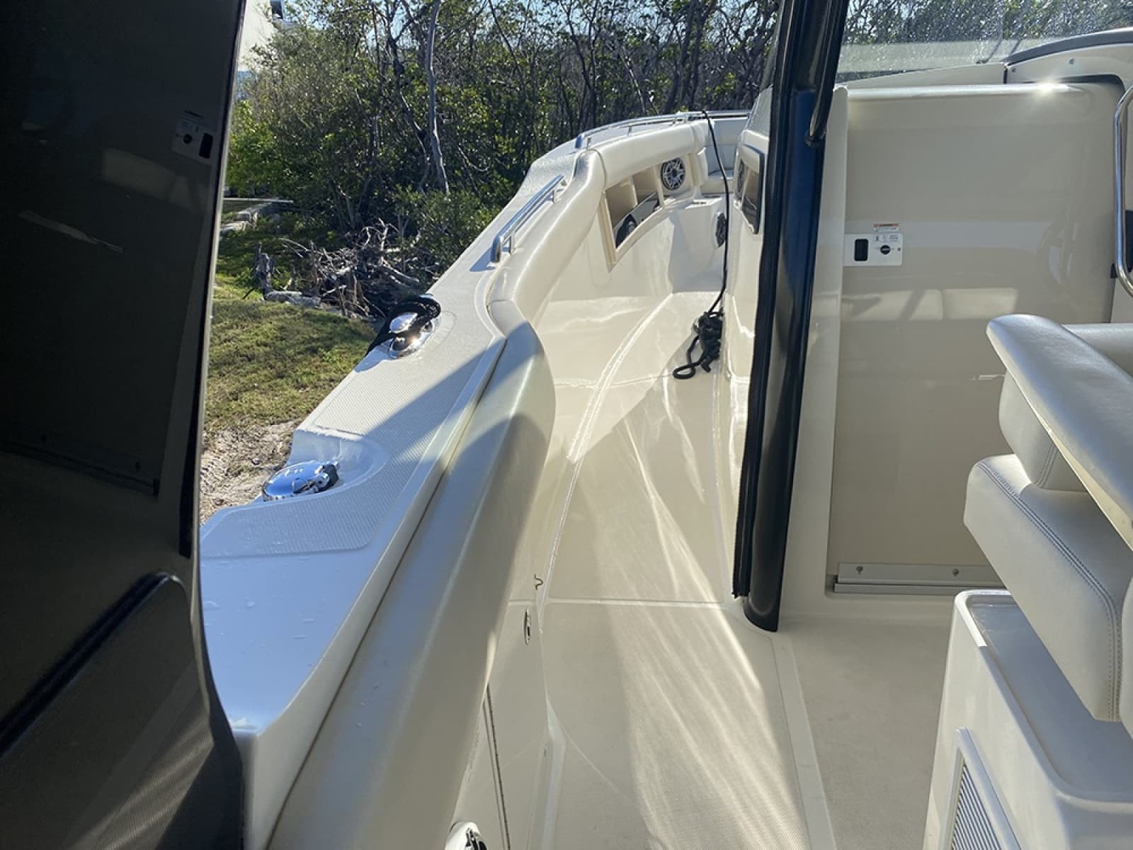 2023 Boston Whaler 350 Realm - Photo 5