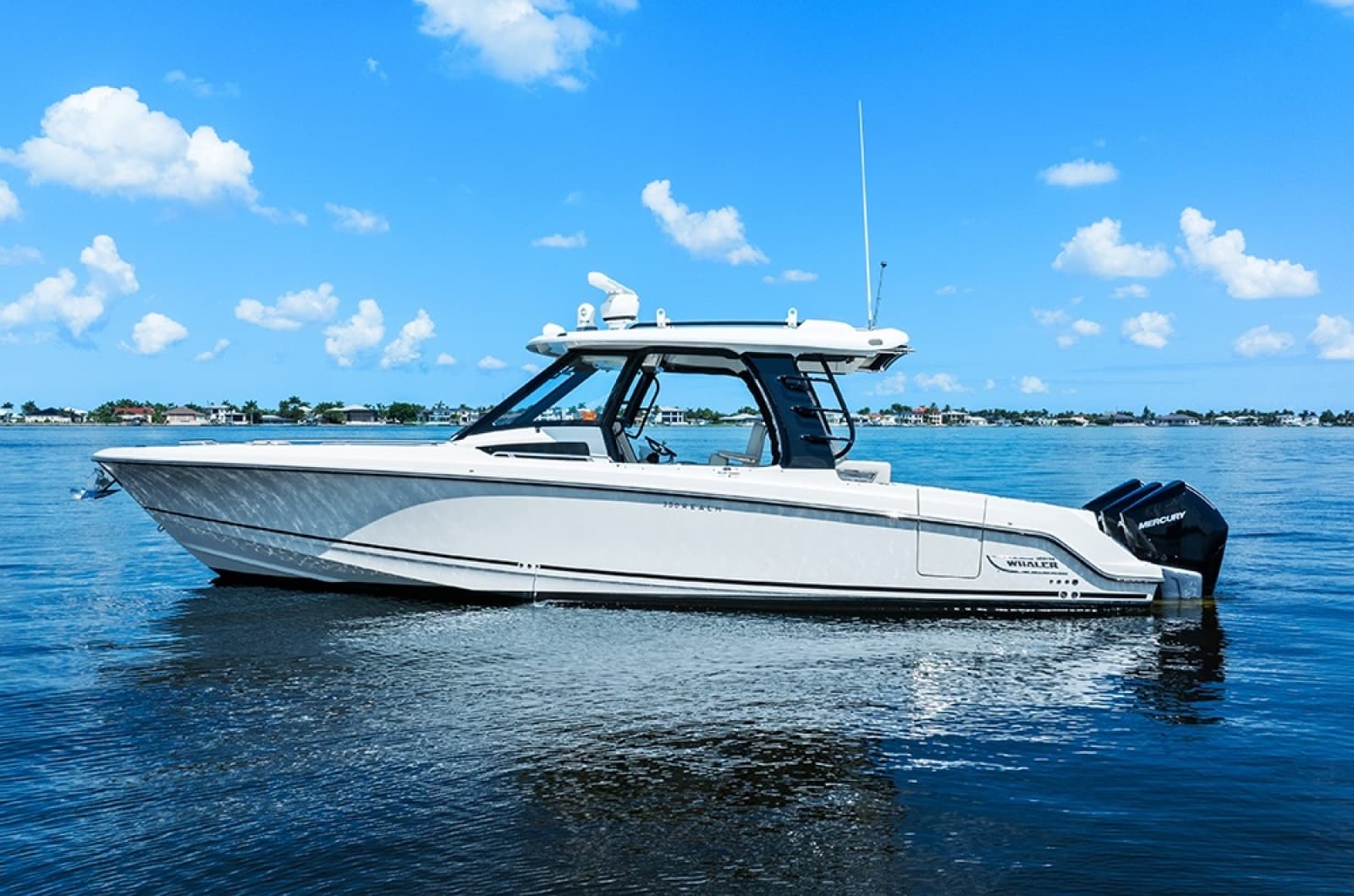 2023 Boston Whaler 350 Realm - Photo 2