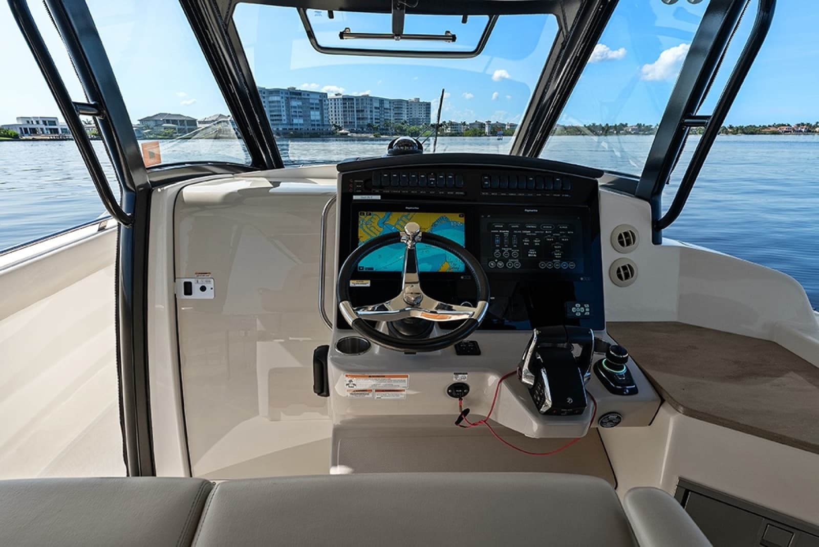 2023 Boston Whaler 350 Realm - Photo 28