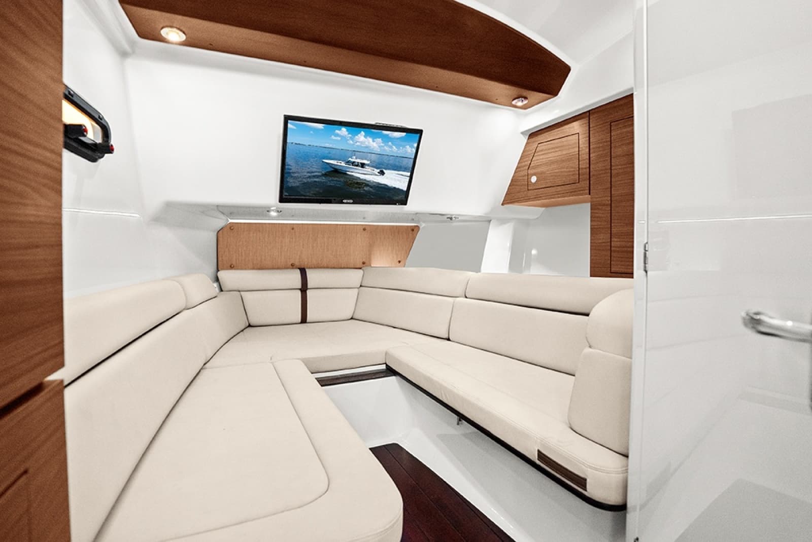 2023 Boston Whaler 350 Realm - Photo 10