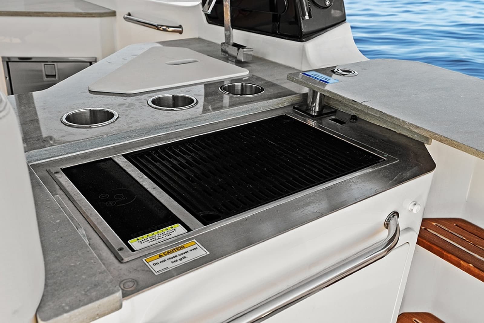 2023 Boston Whaler 350 Realm - Photo 56