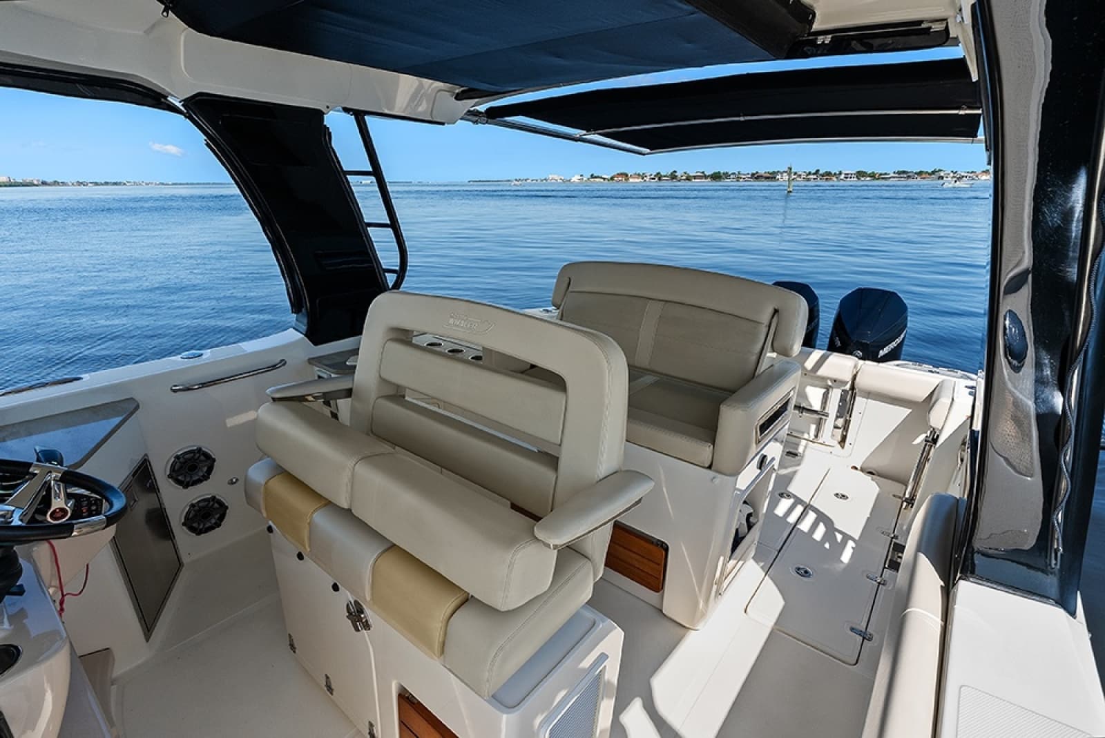 2023 Boston Whaler 350 Realm - Photo 25