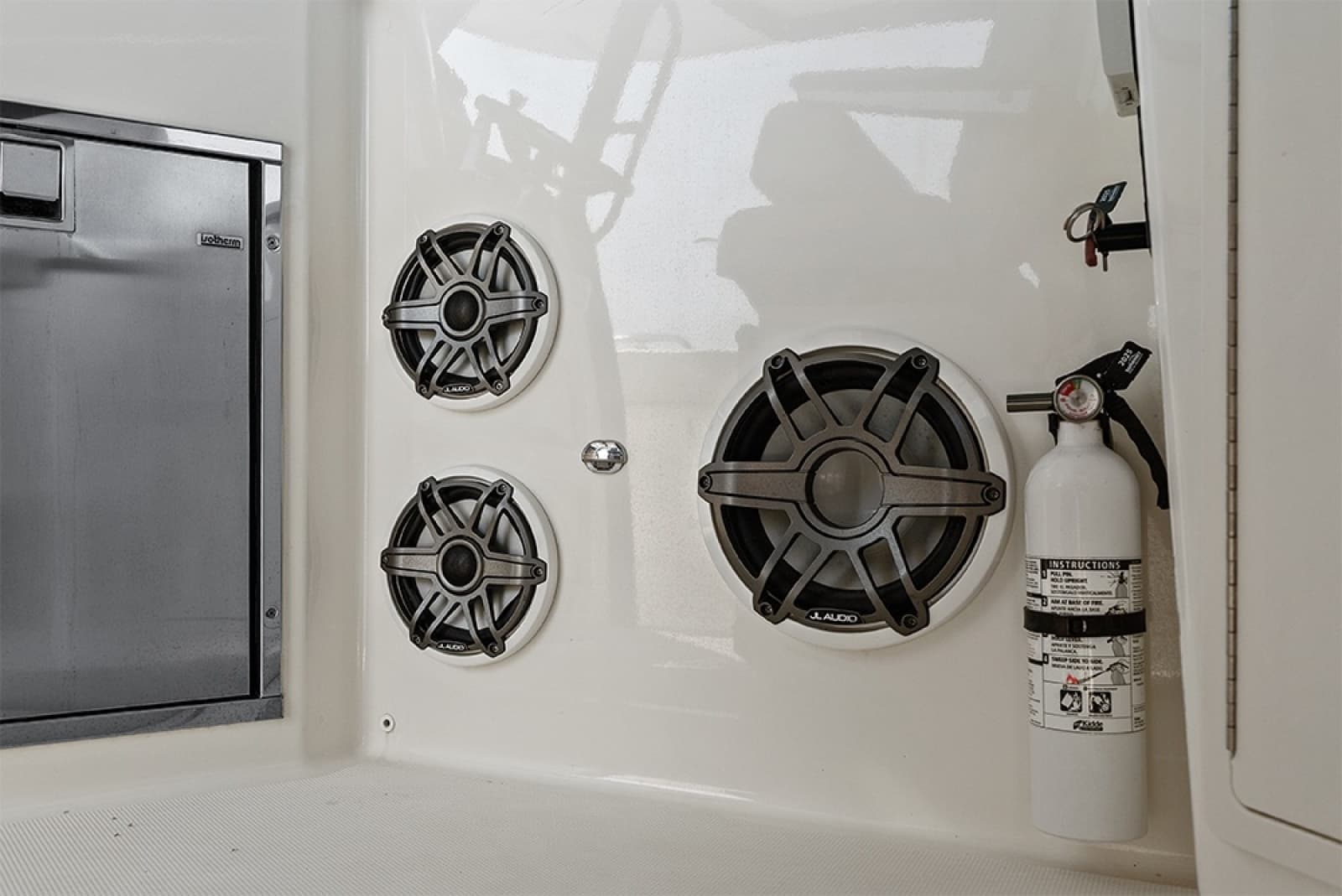 2023 Boston Whaler 350 Realm - Photo 48