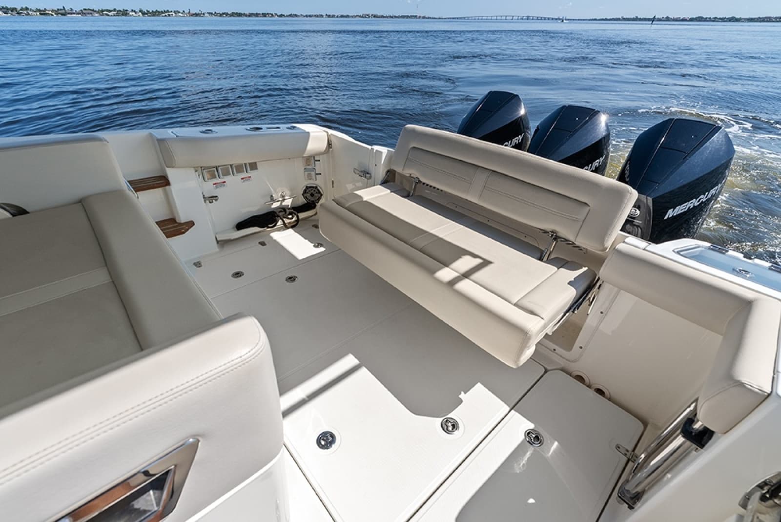 2023 Boston Whaler 350 Realm - Photo 14