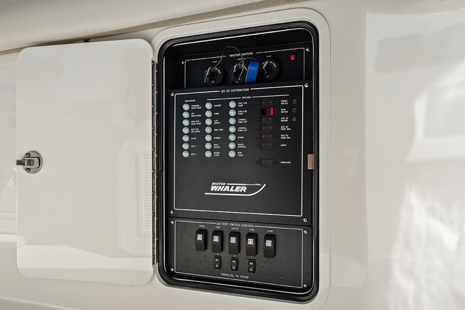 2023 Boston Whaler 350 Realm - Photo 53