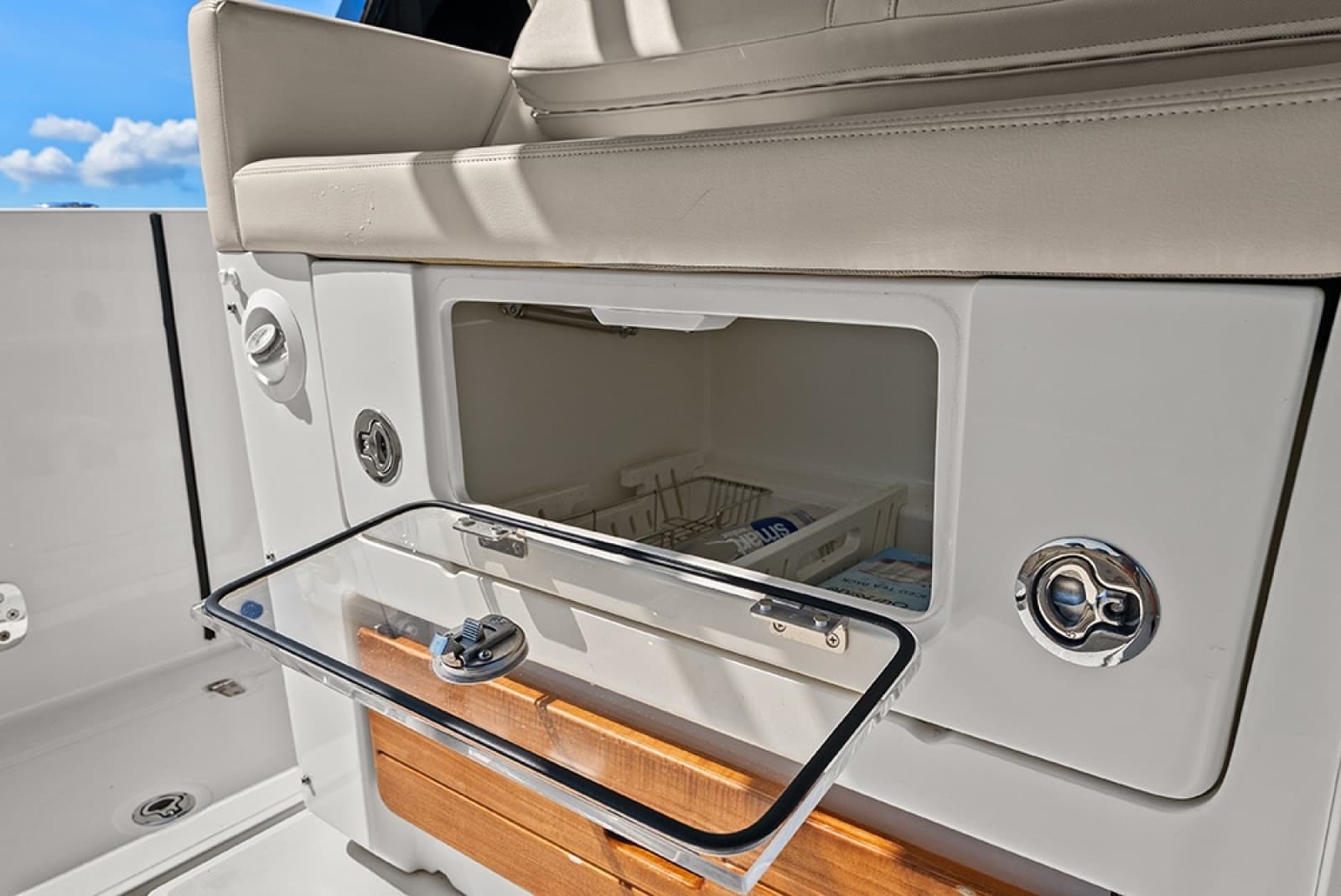 2023 Boston Whaler 350 Realm - Photo 21