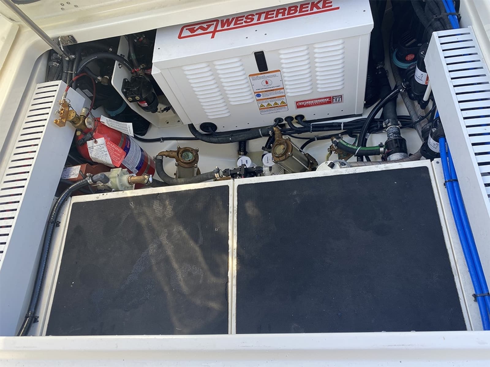 2023 Boston Whaler 350 Realm - Photo 9
