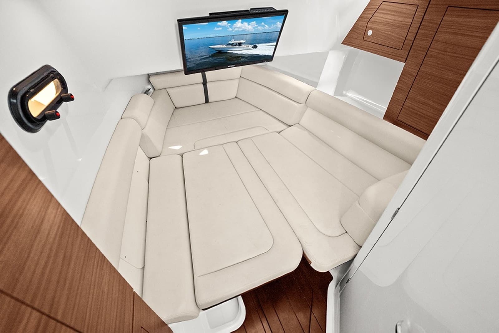 2023 Boston Whaler 350 Realm - Photo 38