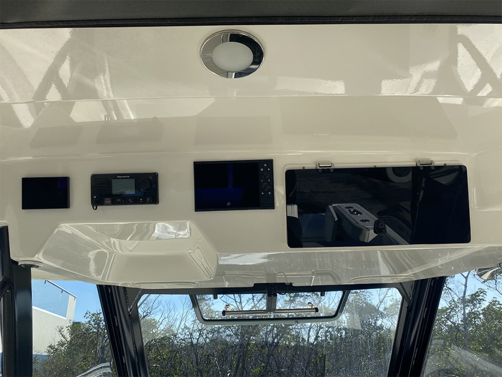 2023 Boston Whaler 350 Realm - Photo 6