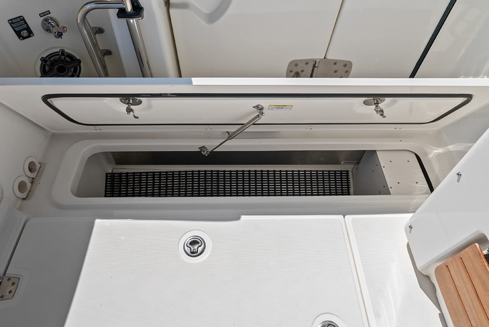 2023 Boston Whaler 350 Realm - Photo 50