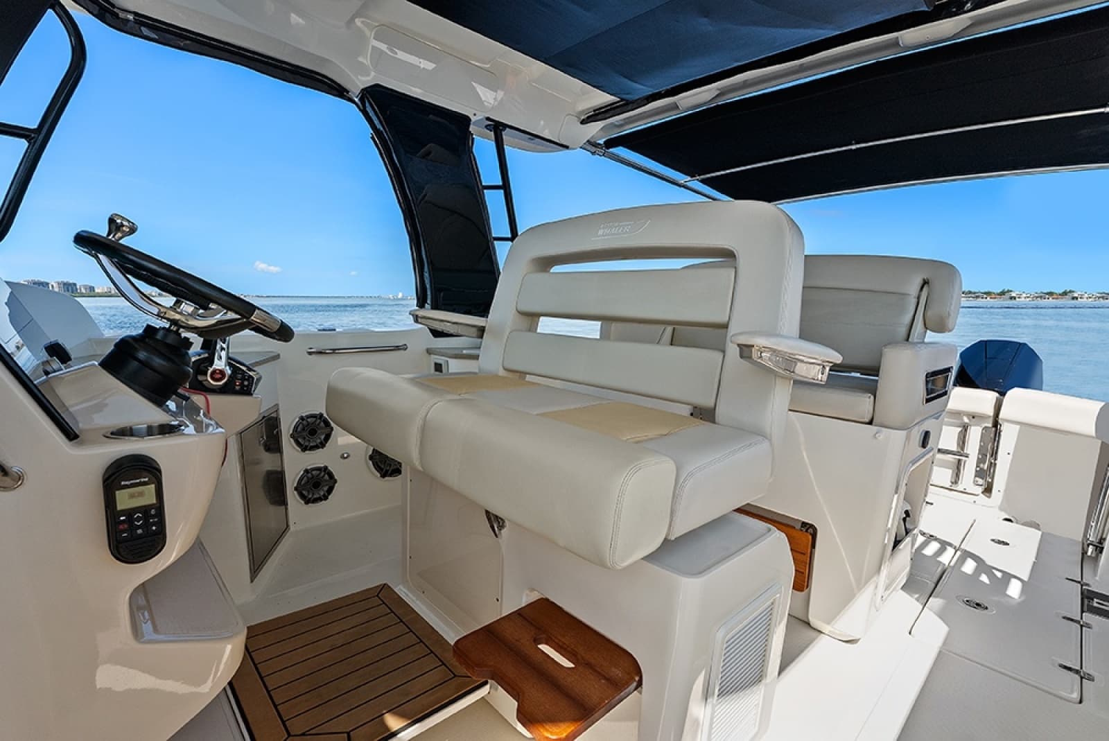 2023 Boston Whaler 350 Realm - Photo 26