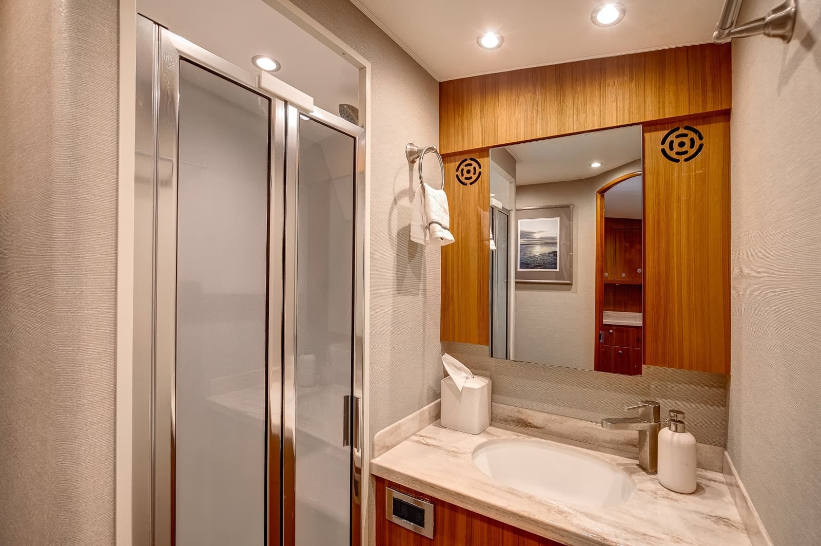 2021 Viking 46 Billfish - Photo 20
