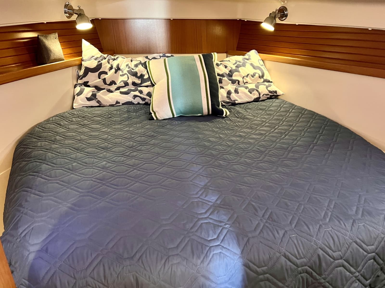 2011 Catalina 355 - Photo 20