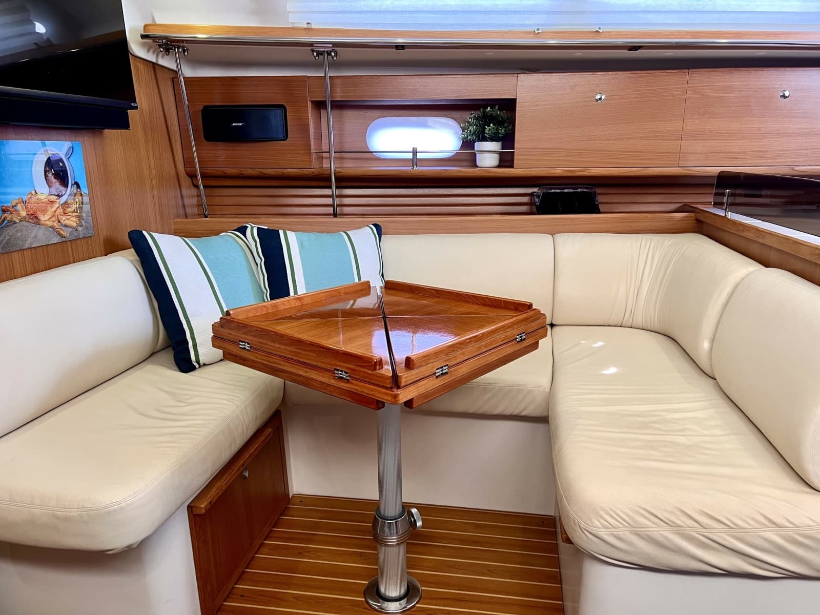 2011 Catalina 355 - Photo 15