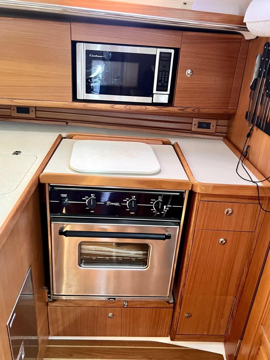 2011 Catalina 355 - Photo 23