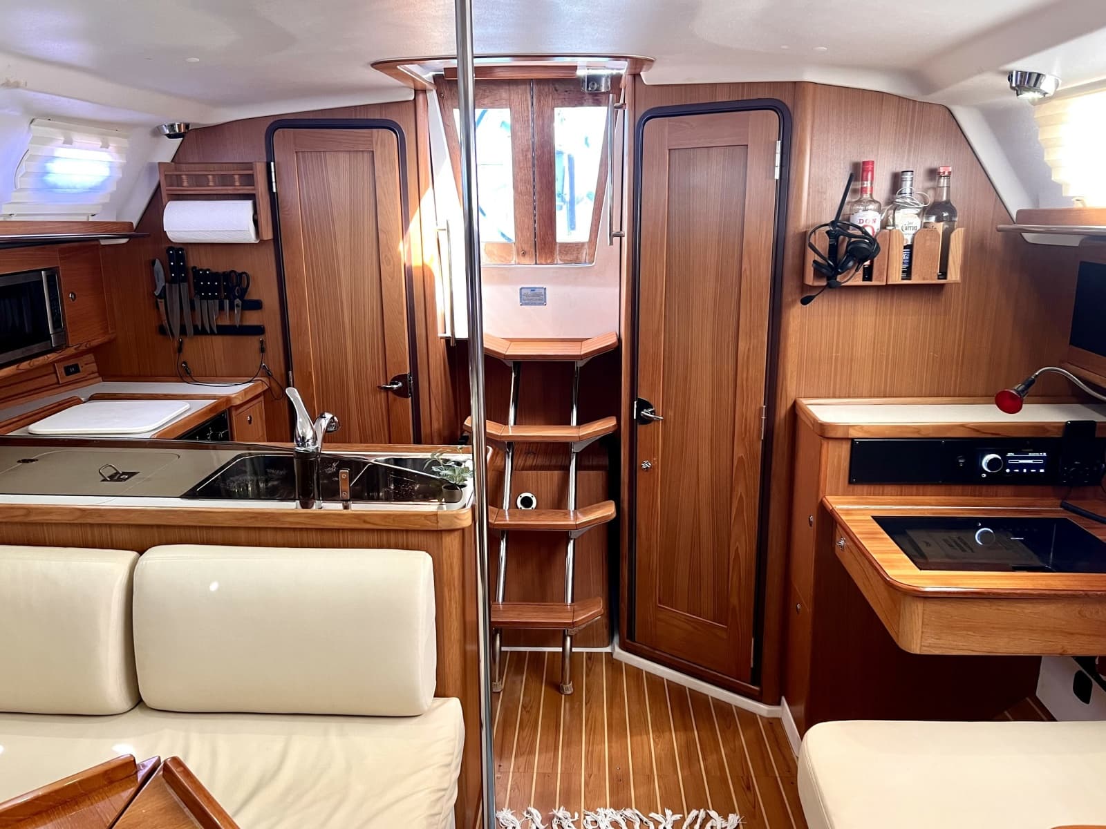 2011 Catalina 355 - Photo 10