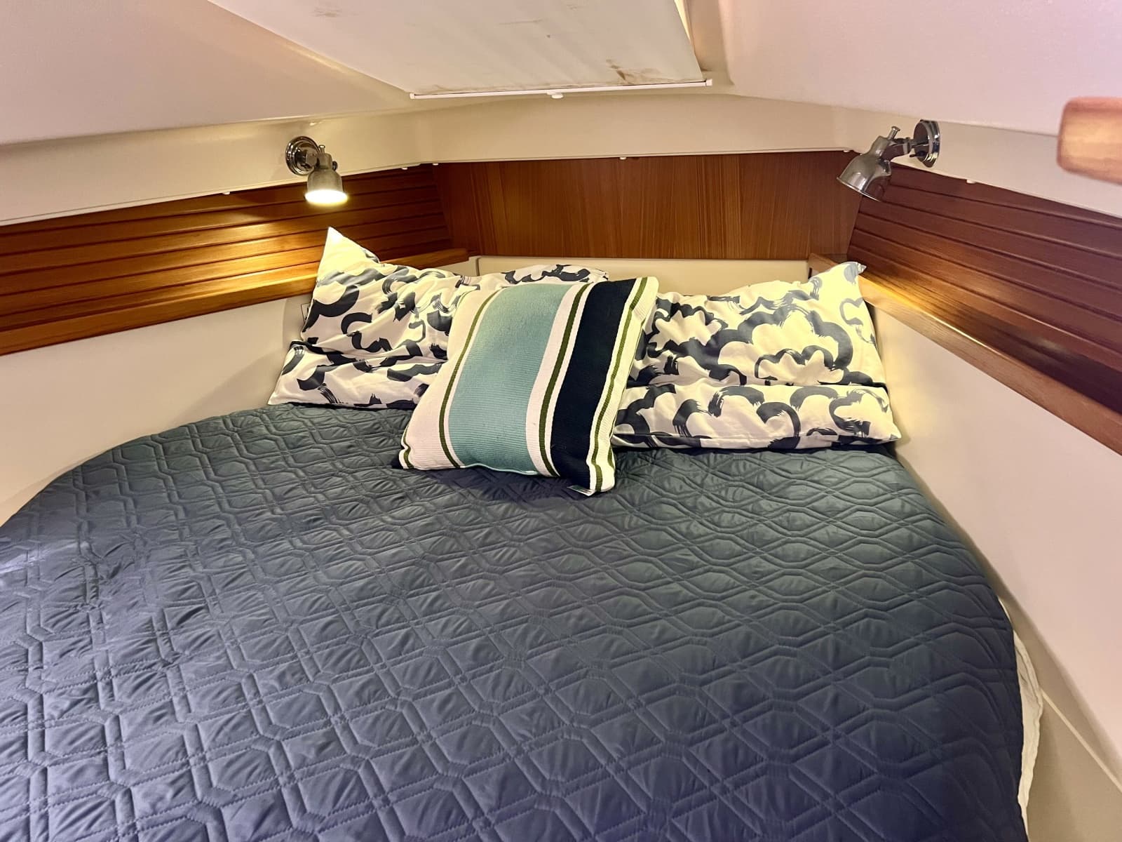 2011 Catalina 355 - Photo 21