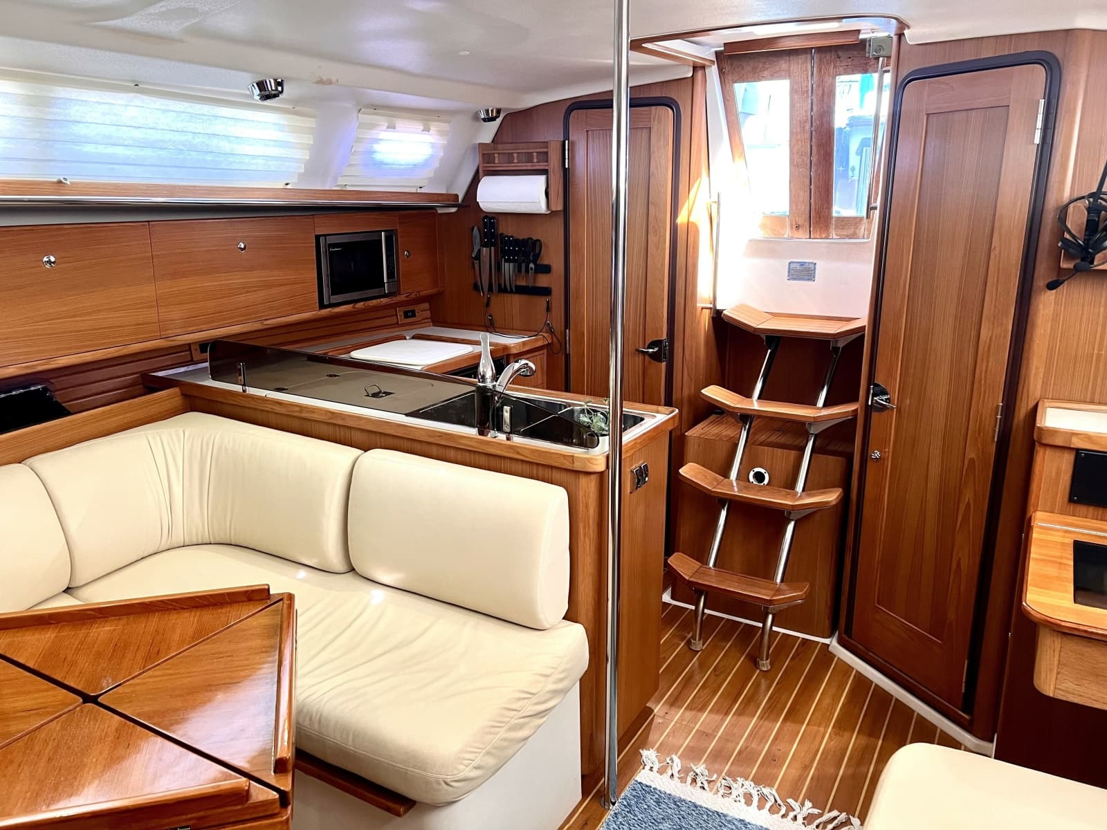 2011 Catalina 355 - Photo 11