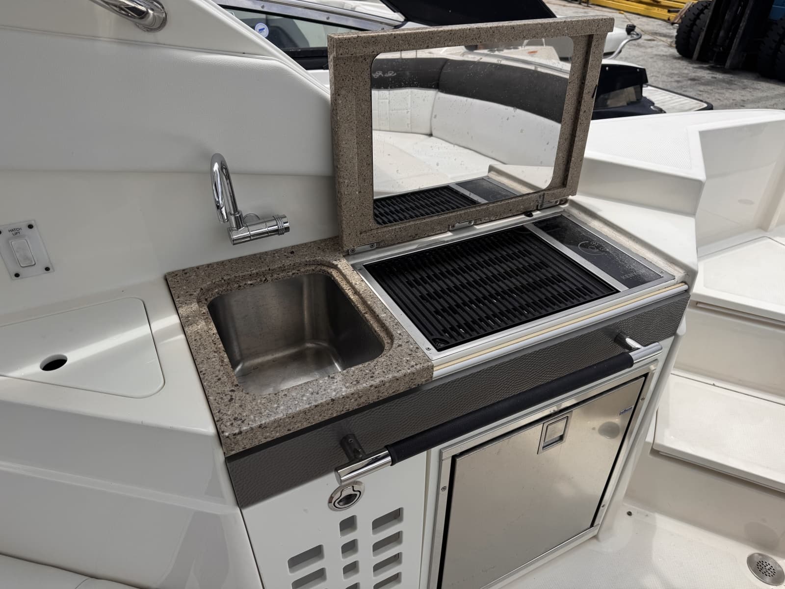 2016 Sea Ray 350 SLX - Photo 14