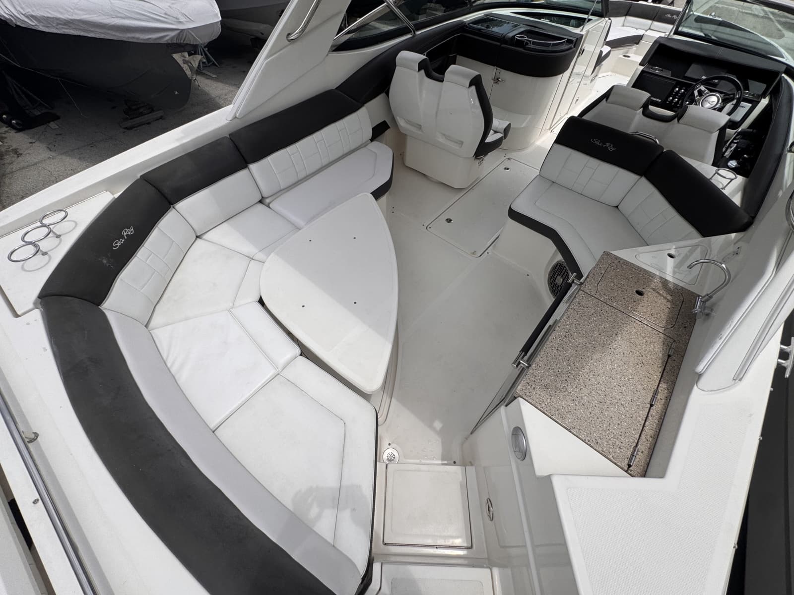 2016 Sea Ray 350 SLX - Photo 12