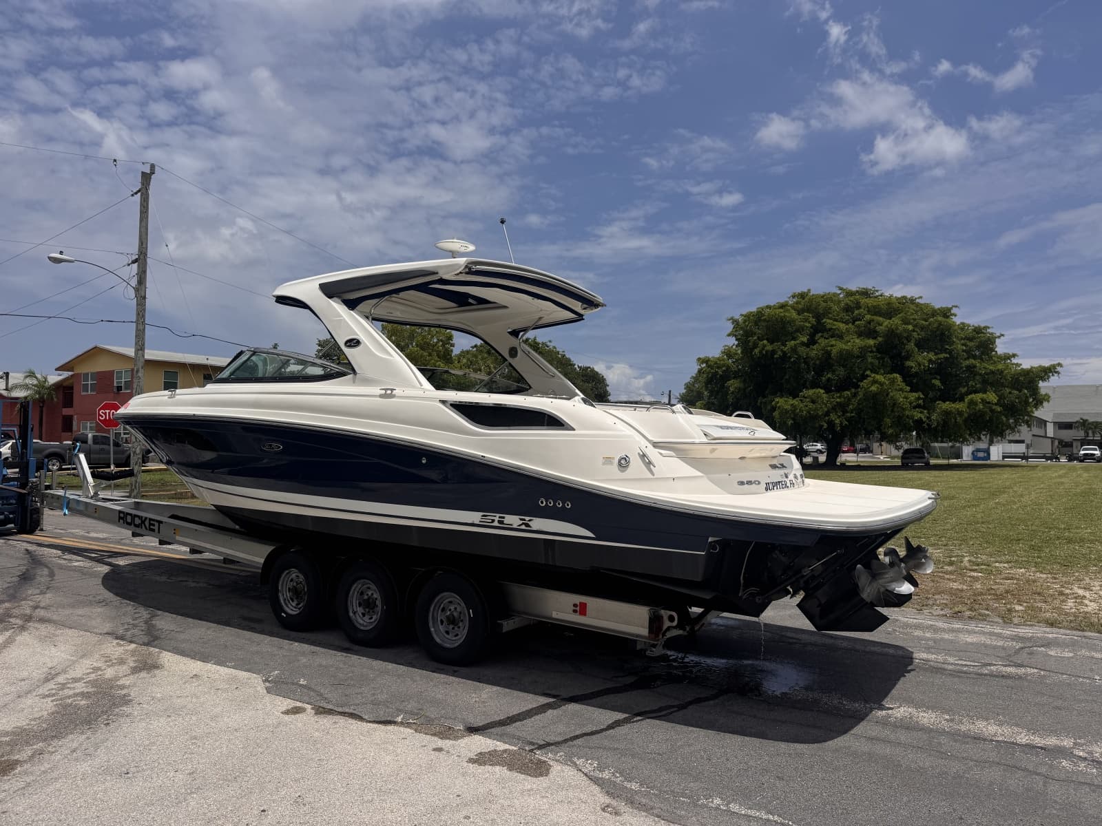 2016 Sea Ray 350 SLX - Photo 4