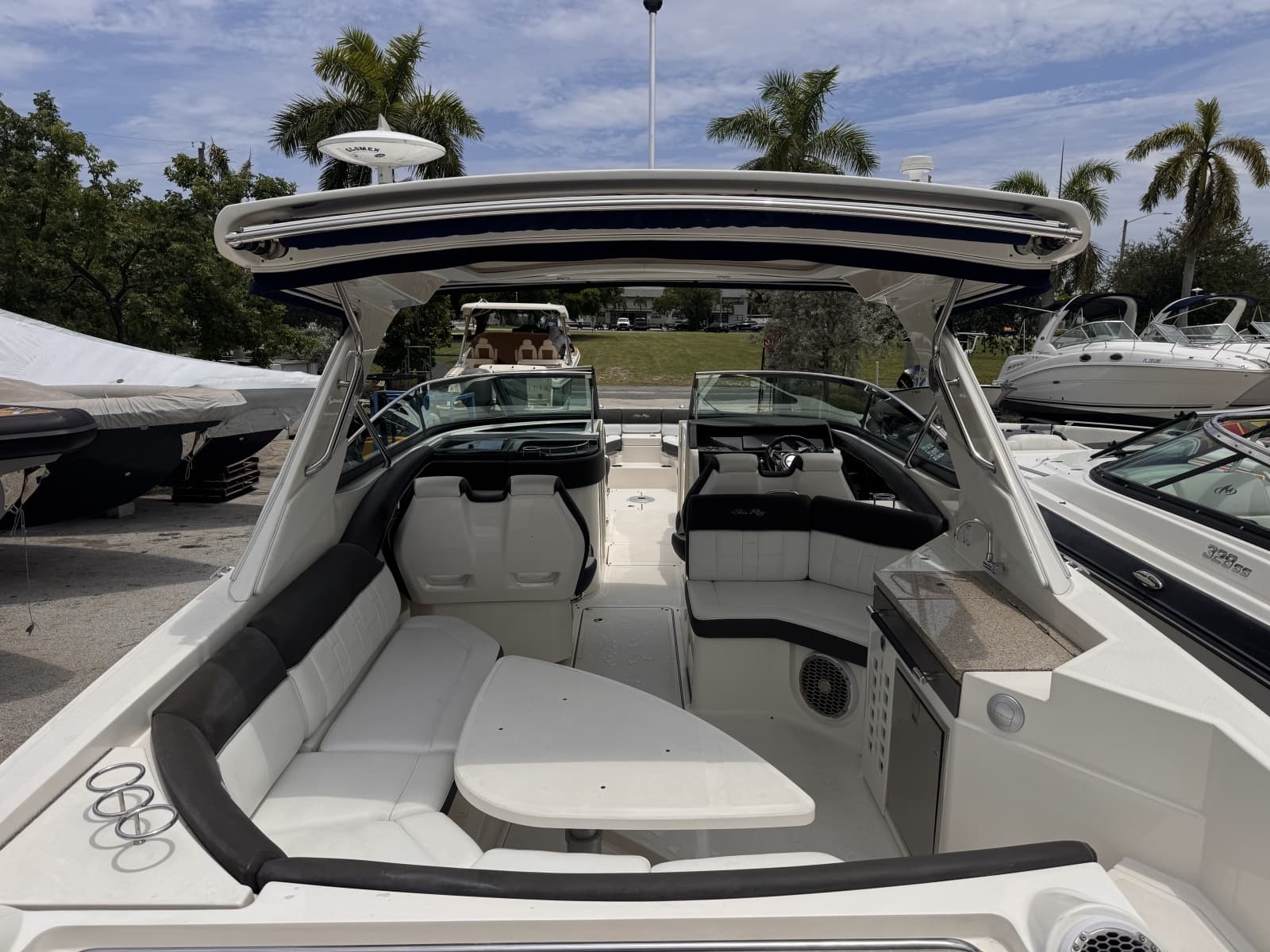 2016 Sea Ray 350 SLX - Photo 11