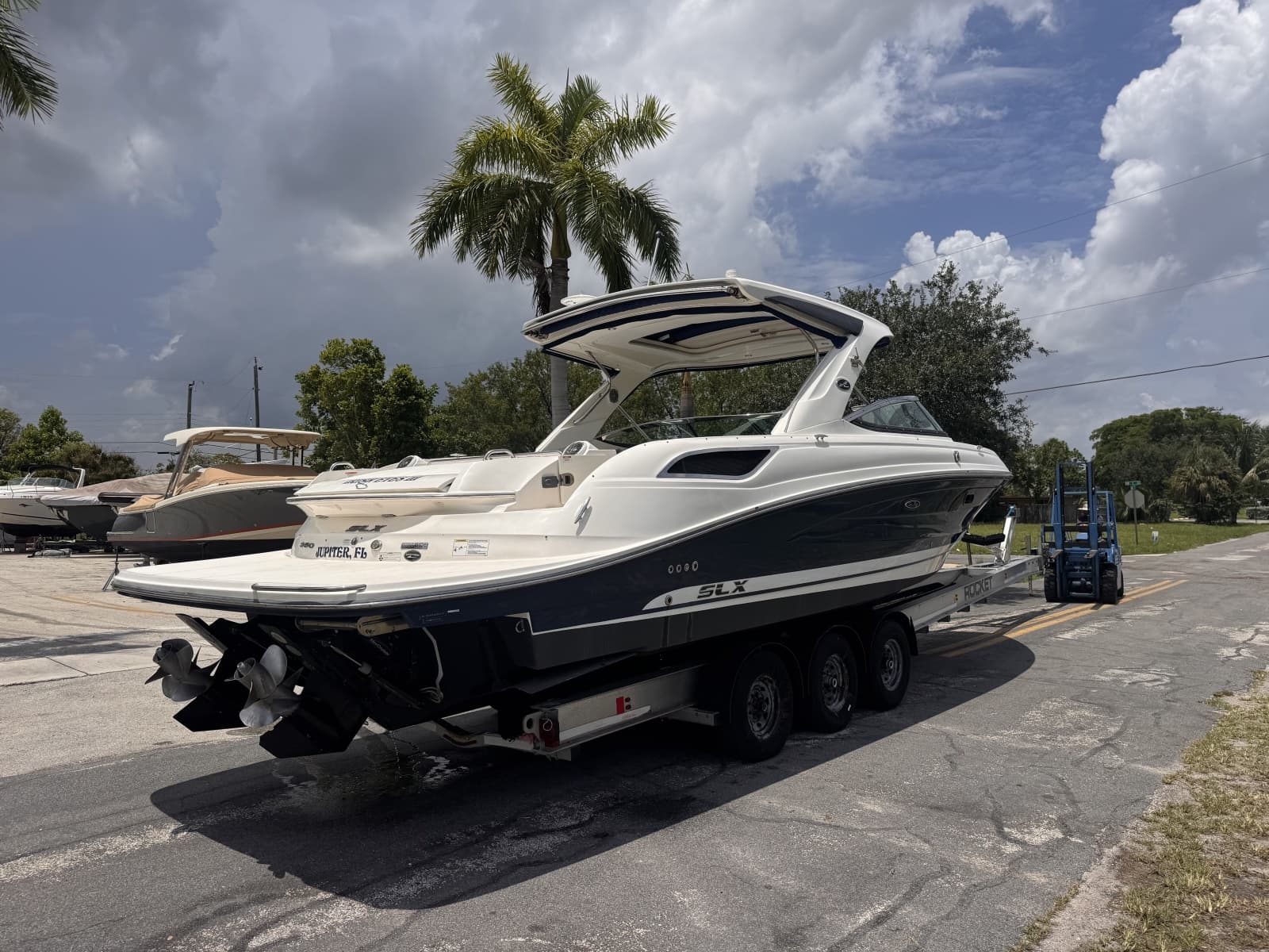 2016 Sea Ray 350 SLX - Photo 6