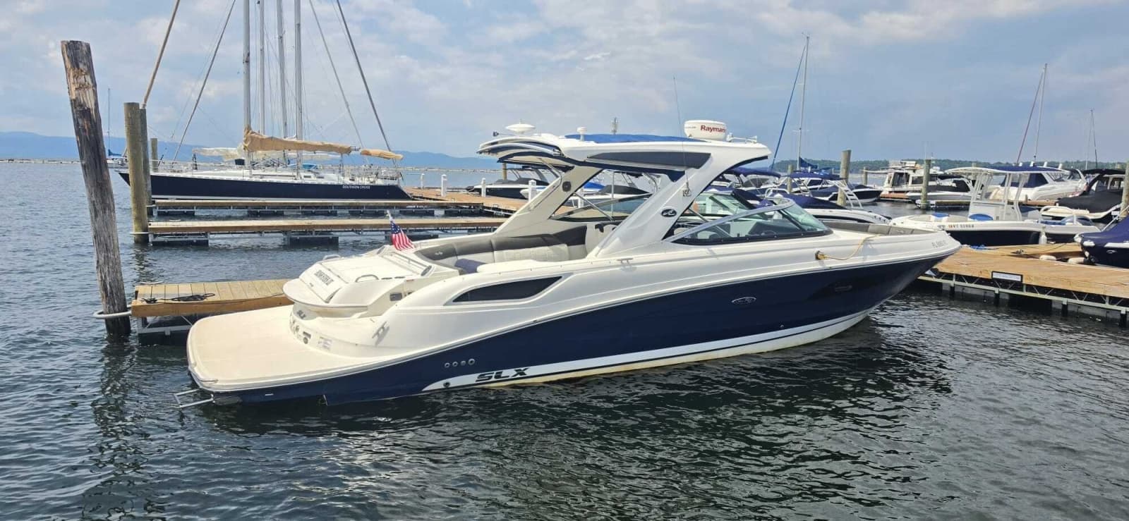 2016 Sea Ray 350 SLX - Photo 2