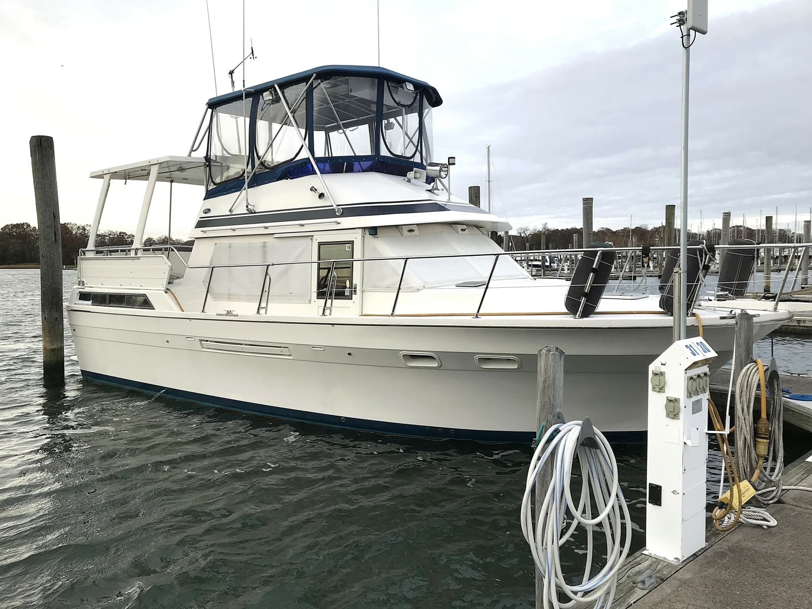 1990 Vista Sun Deck Trawler - Photo 1