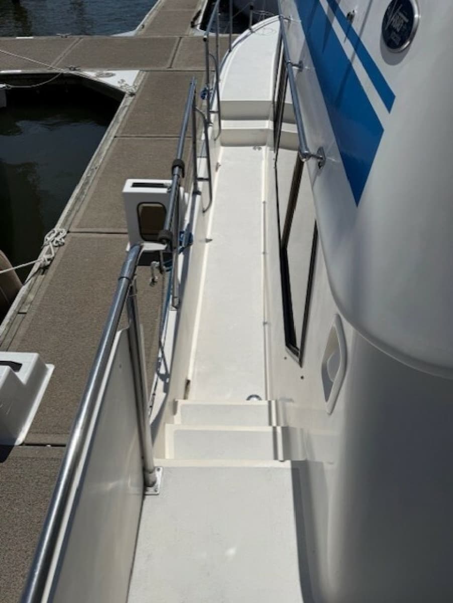 1990 Vista Sun Deck Trawler - Photo 3