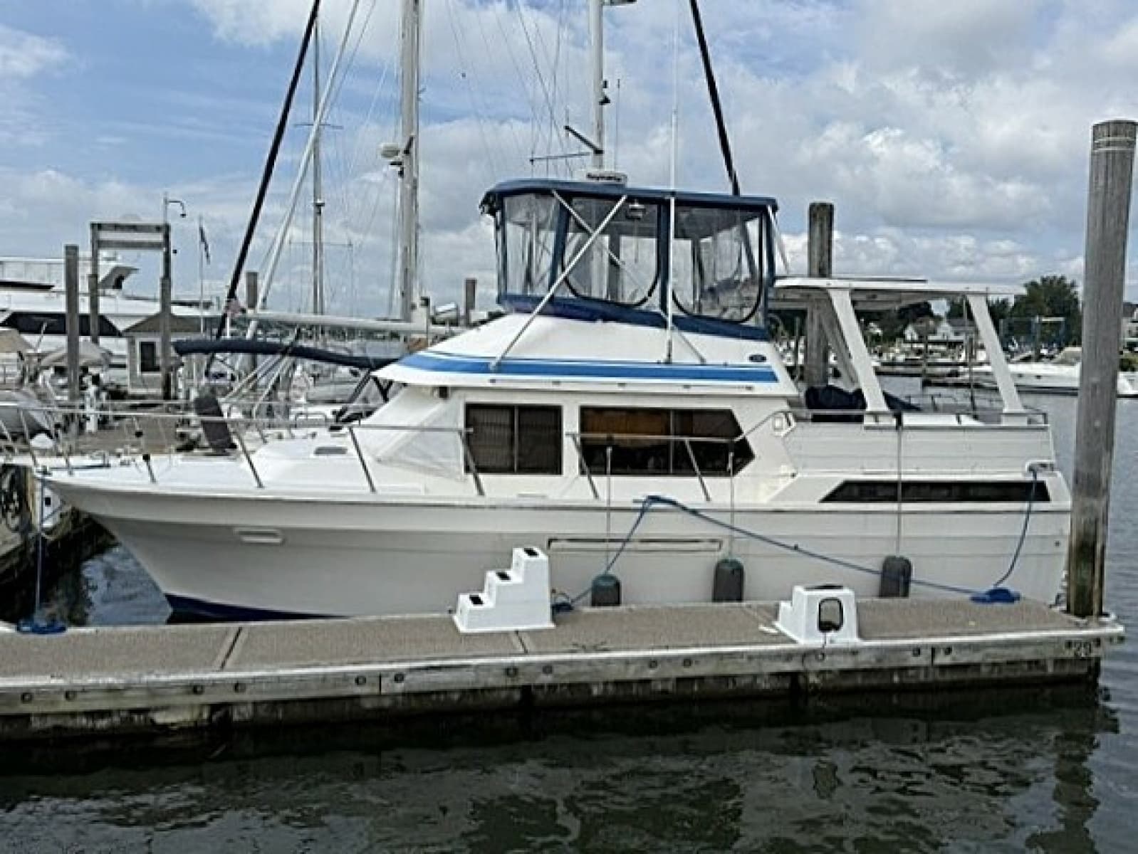 1990 Vista Sun Deck Trawler - Photo 2