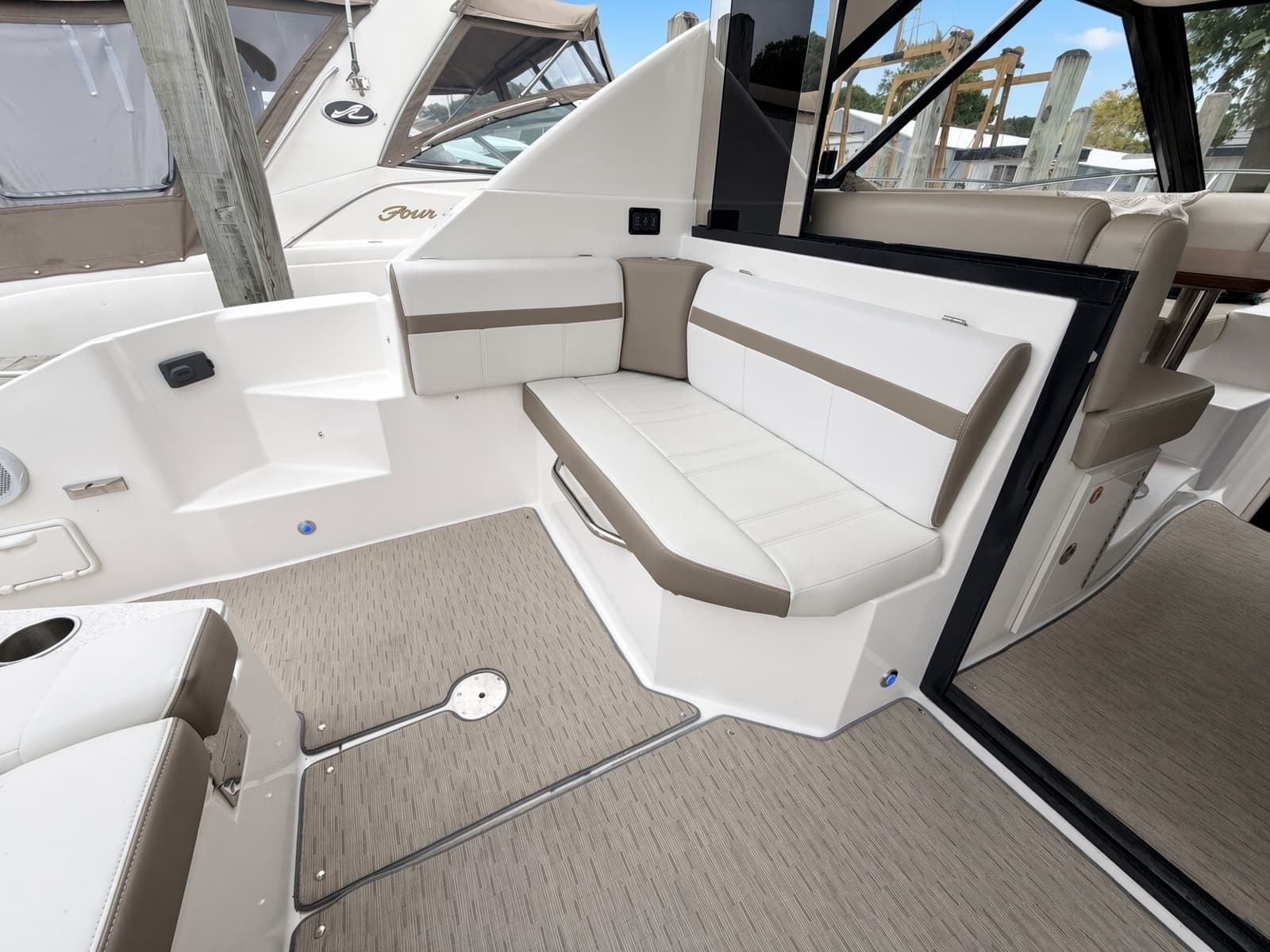 2016 Regal 42 Sport Coupe - Photo 16