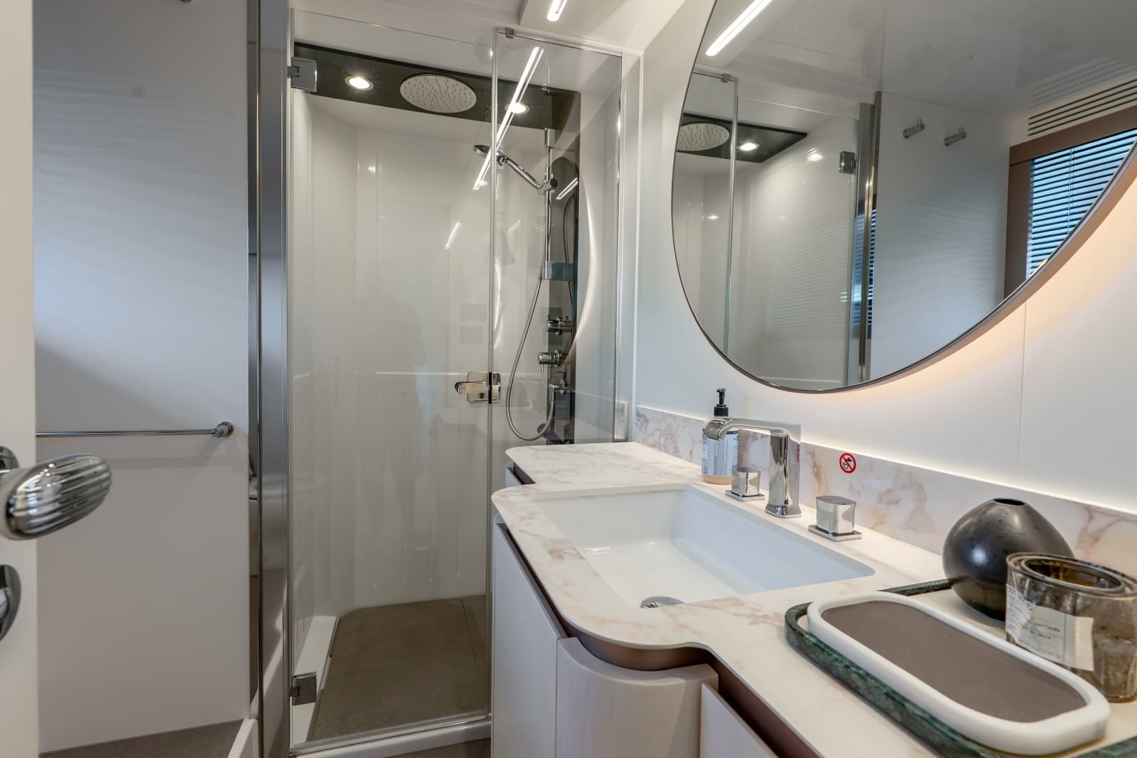 2023 Azimut Magellano 66 - Photo 14
