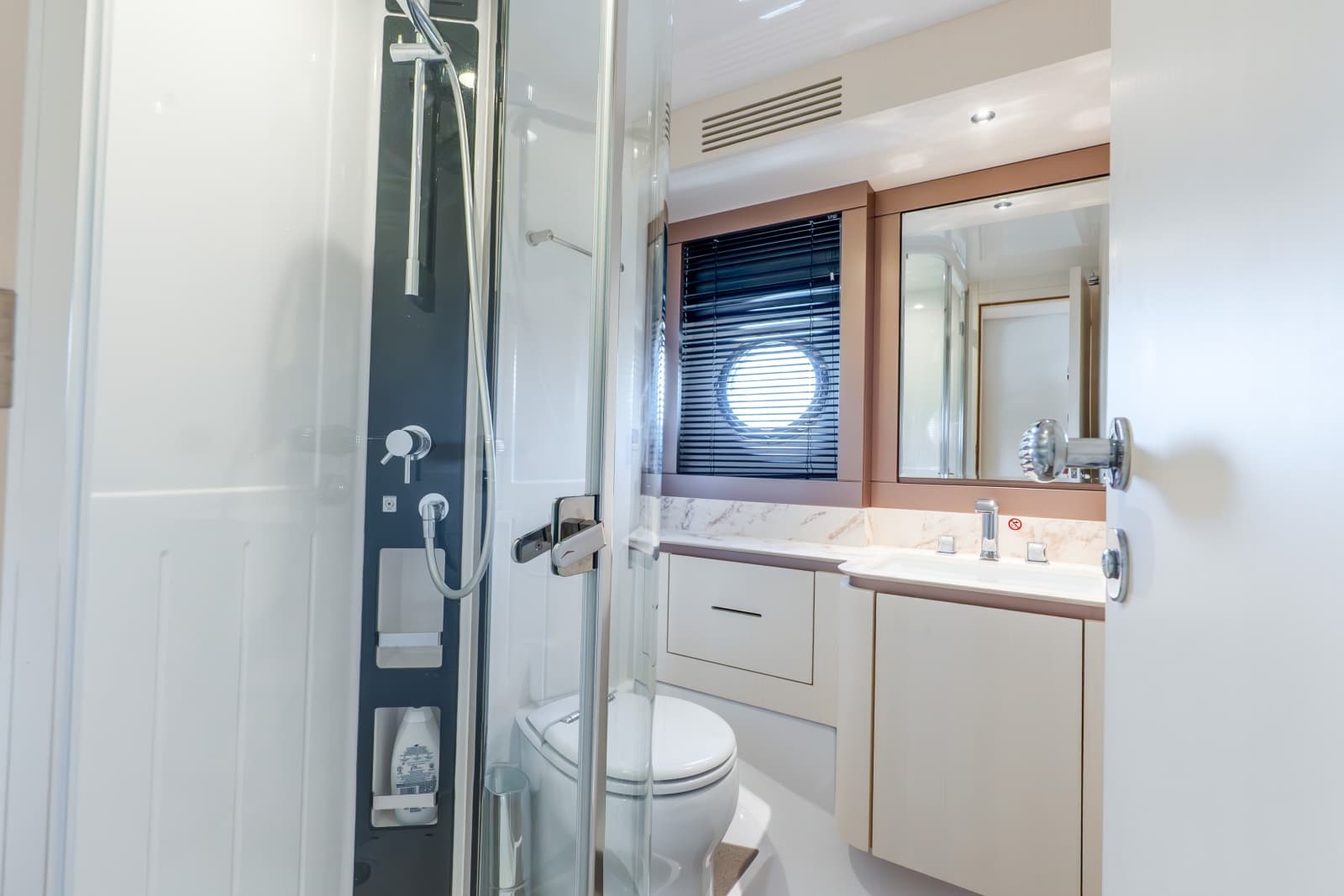 2023 Azimut Magellano 66 - Photo 20