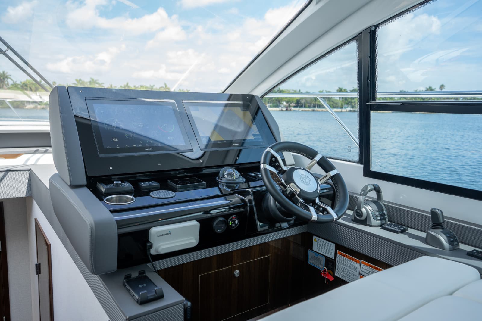 2023 Cruisers Yachts 50 C - Photo 20