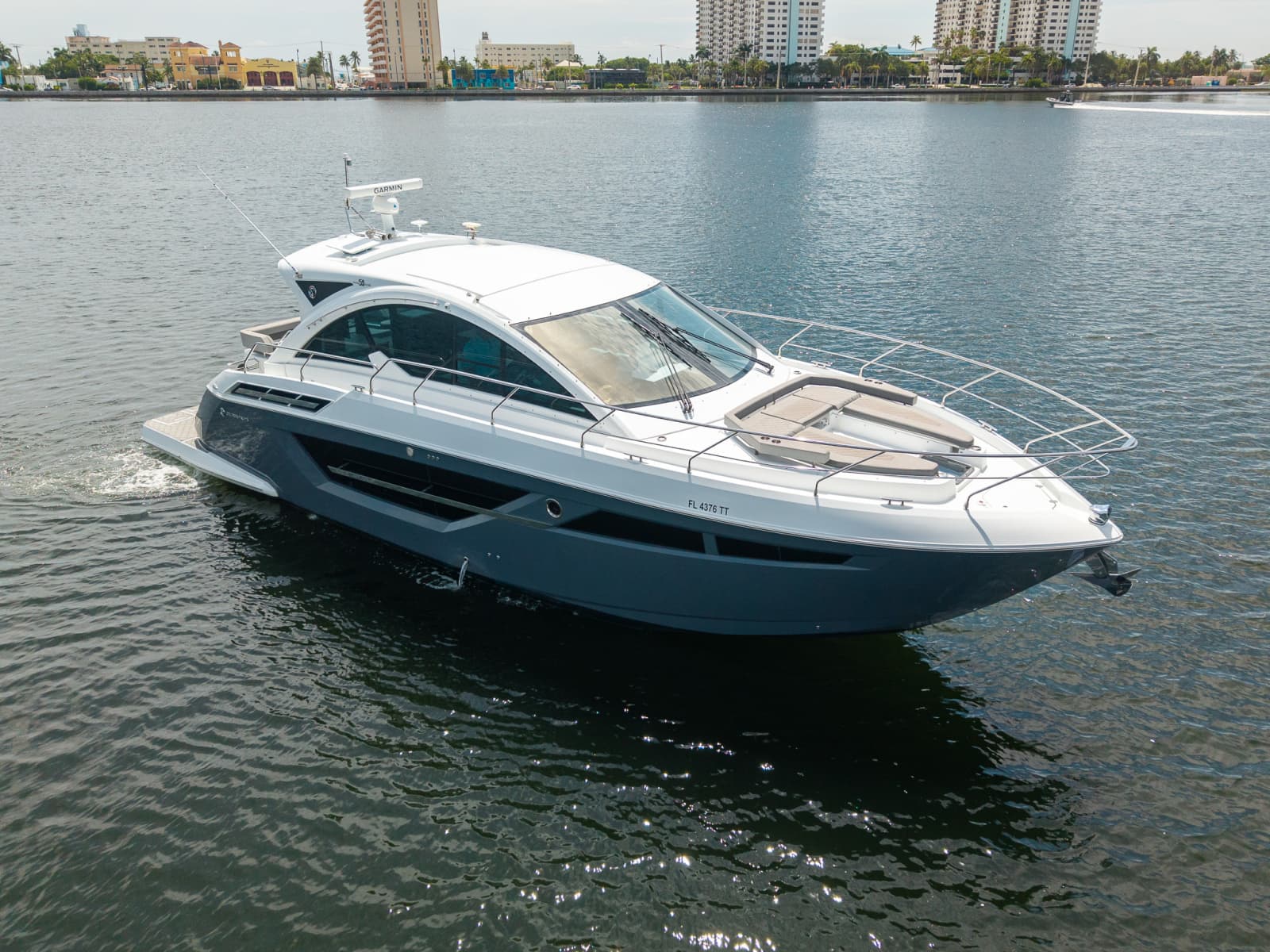 2023 Cruisers Yachts 50 C - Photo 3