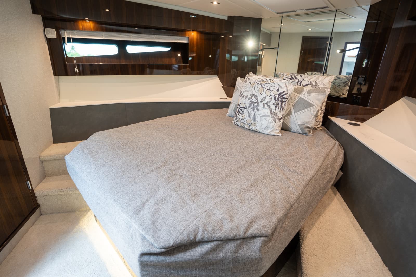 2023 Cruisers Yachts 50 C - Photo 33