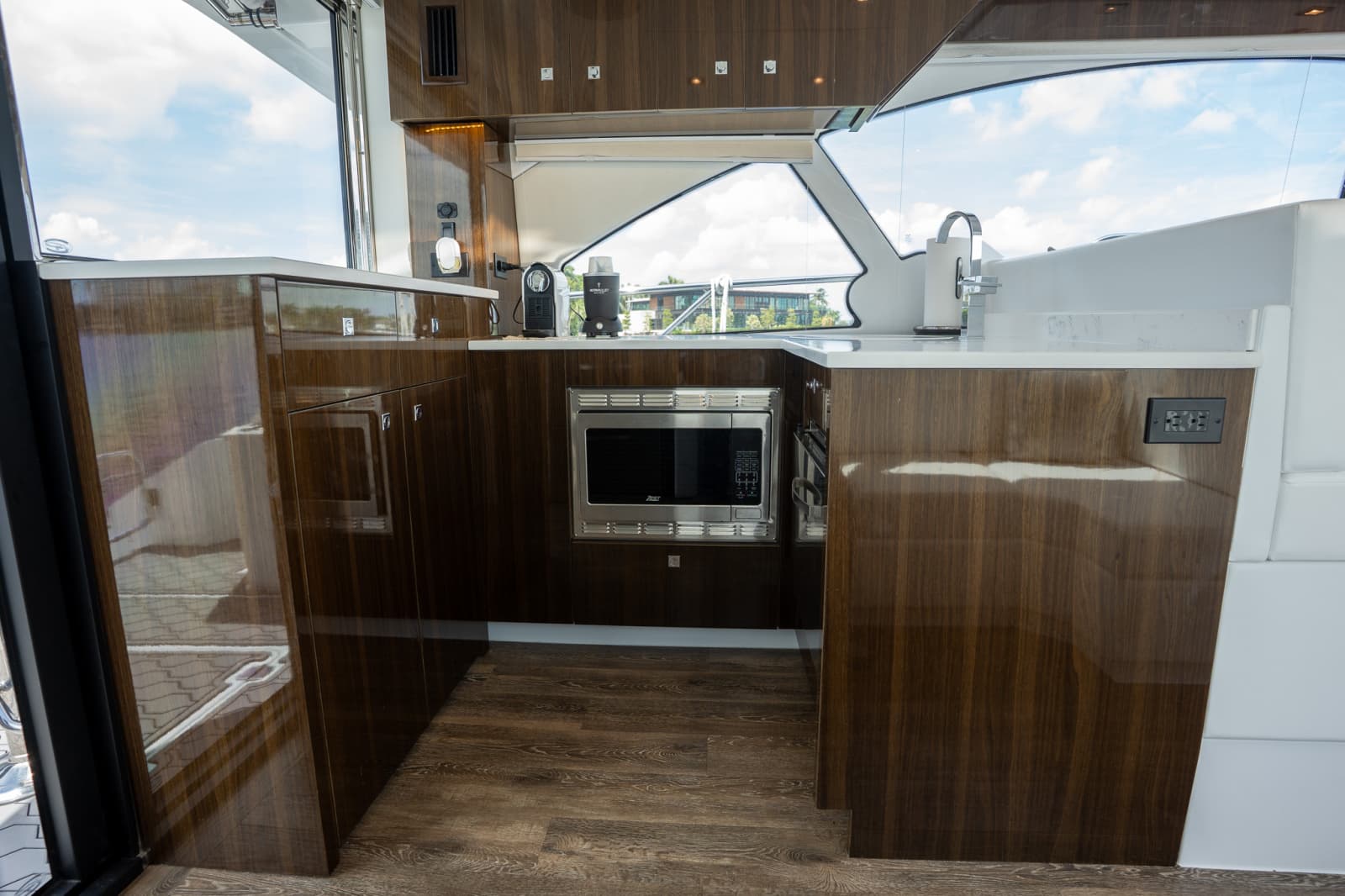 2023 Cruisers Yachts 50 C - Photo 16