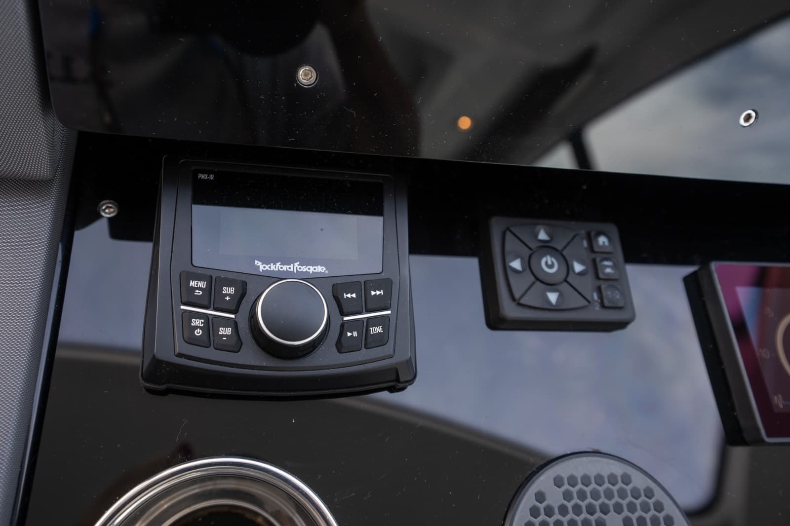 2023 Cruisers Yachts 50 C - Photo 21