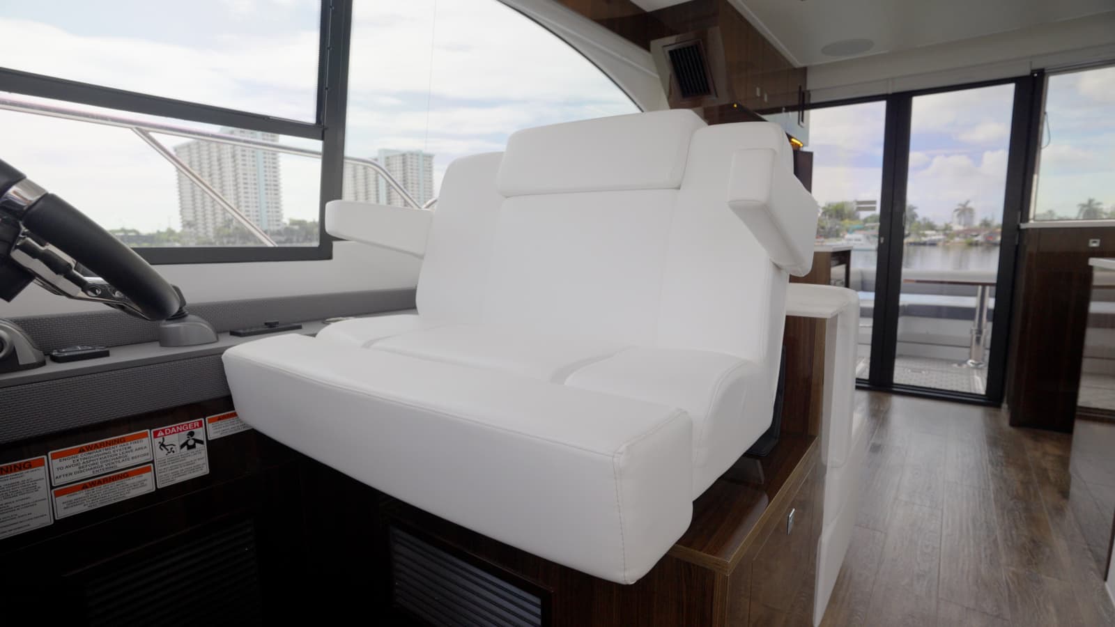 2023 Cruisers Yachts 50 C - Photo 44
