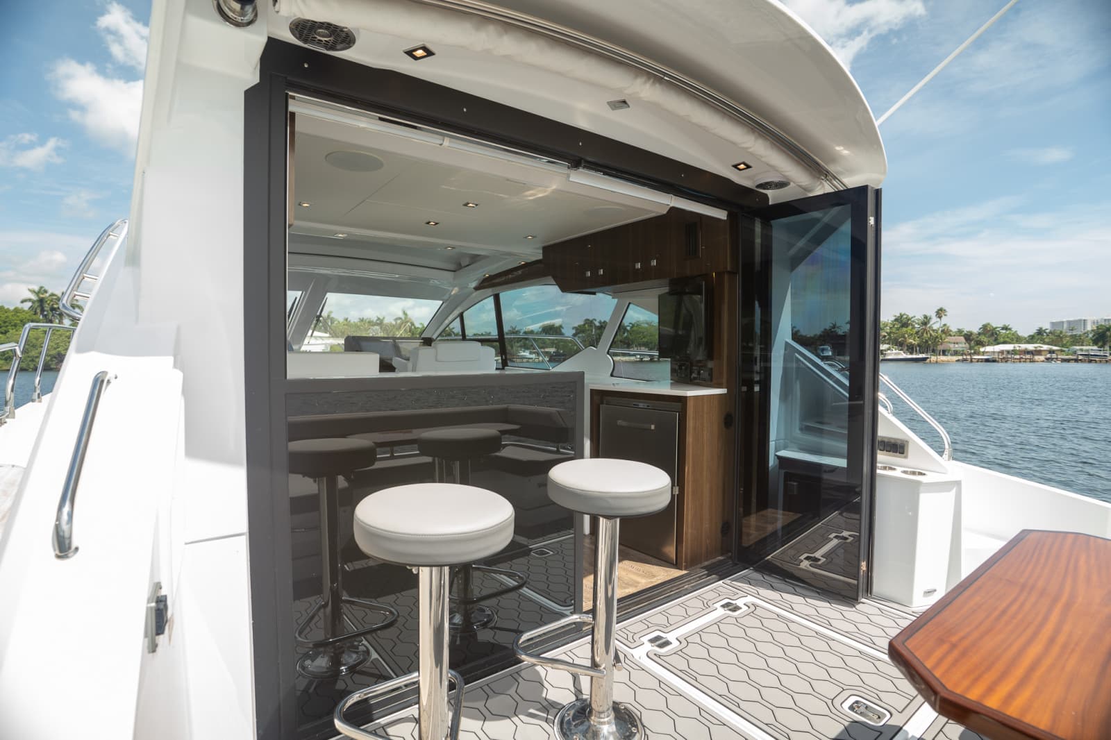 2023 Cruisers Yachts 50 C - Photo 45