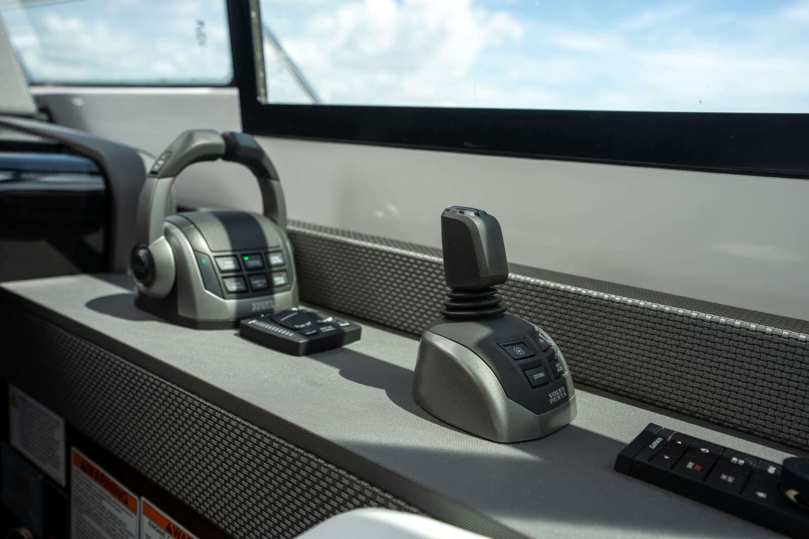 2023 Cruisers Yachts 50 C - Photo 24
