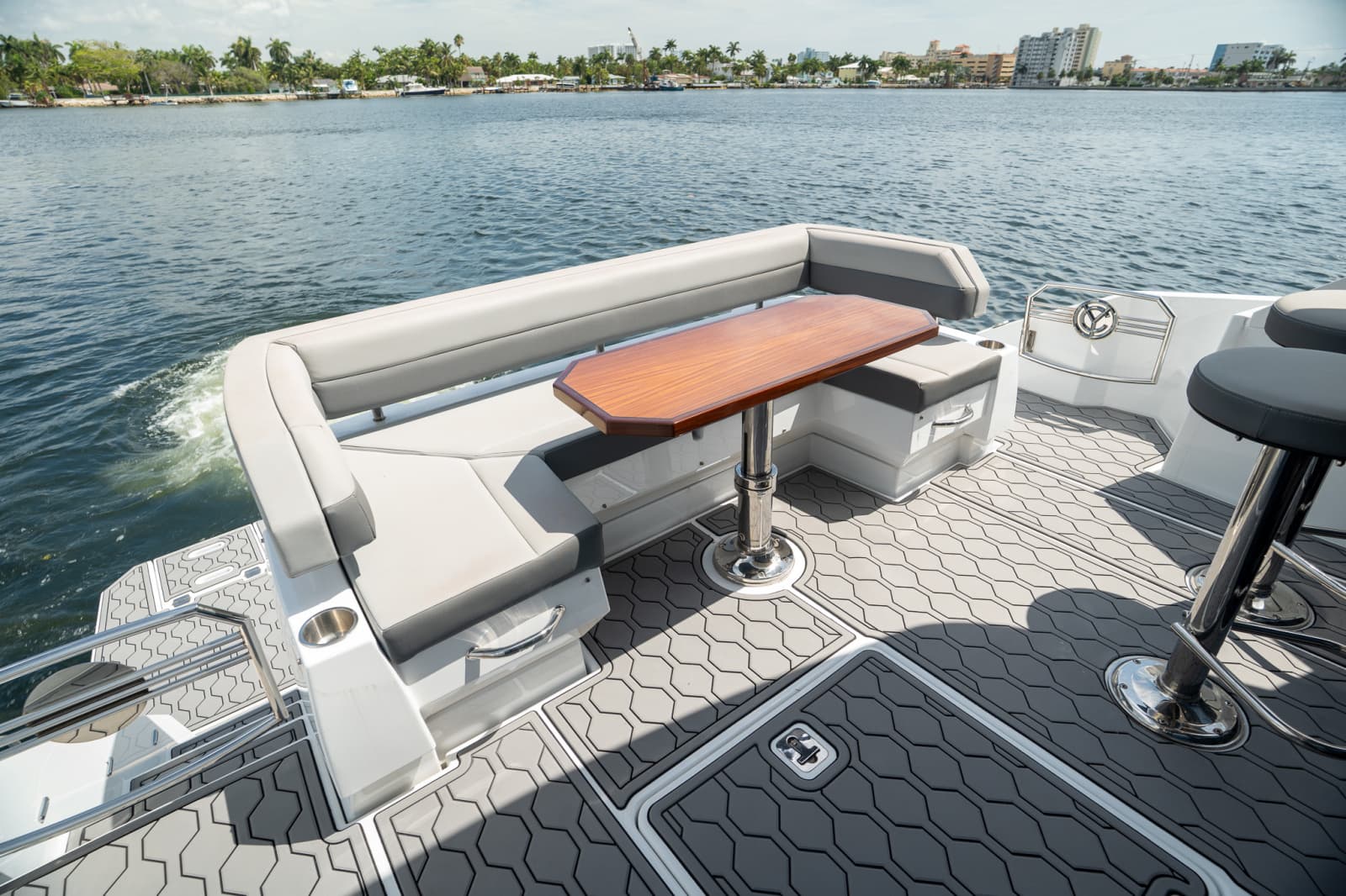 2023 Cruisers Yachts 50 C - Photo 15