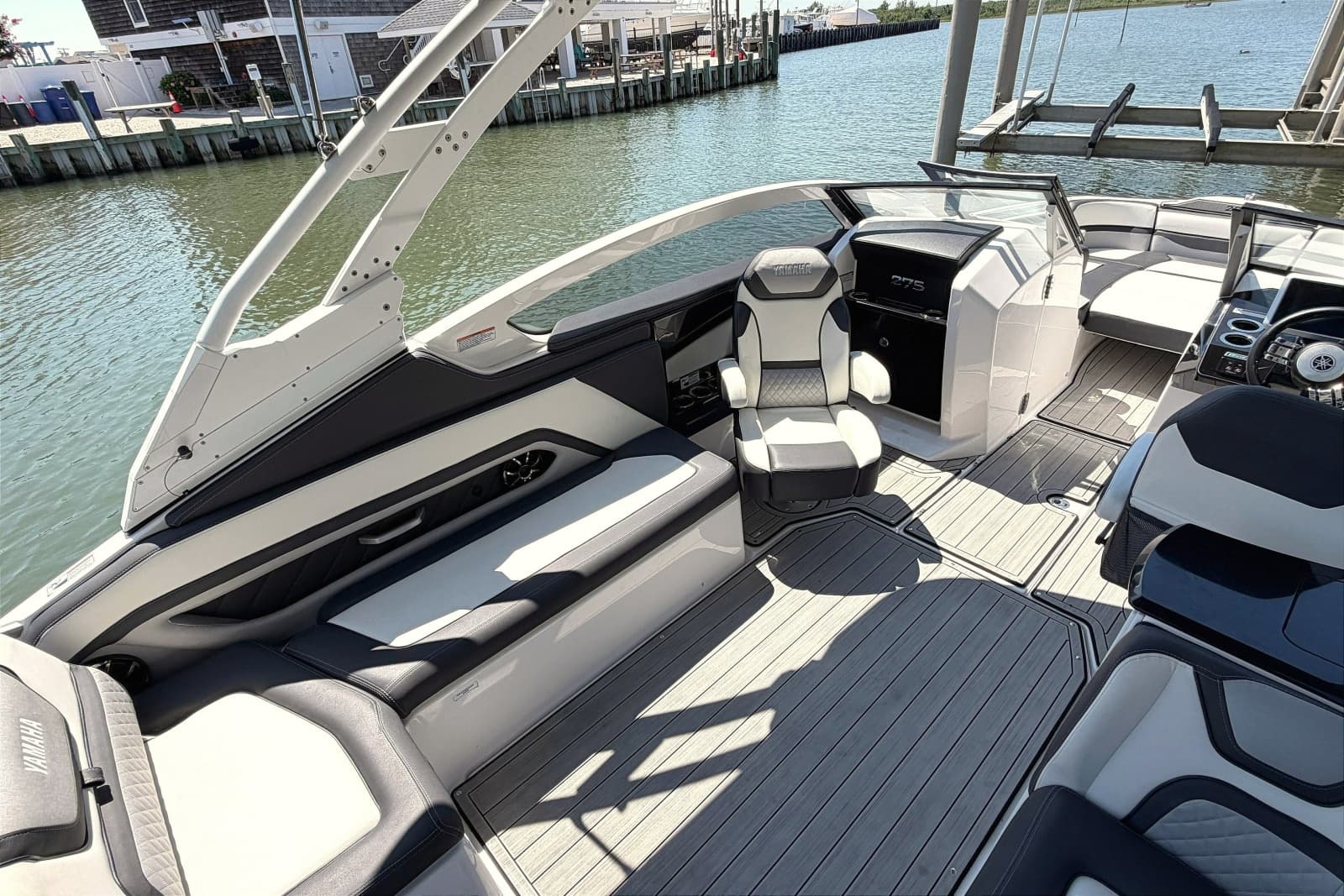 2023 Yamaha Boats 275SE - Photo 9