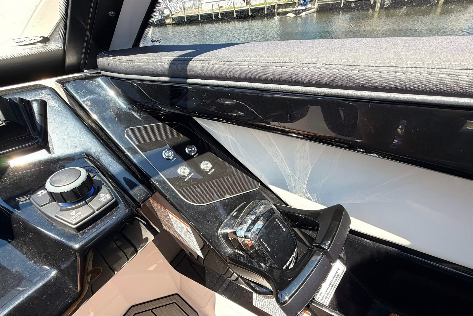 2023 Yamaha Boats 275SE - Photo 15