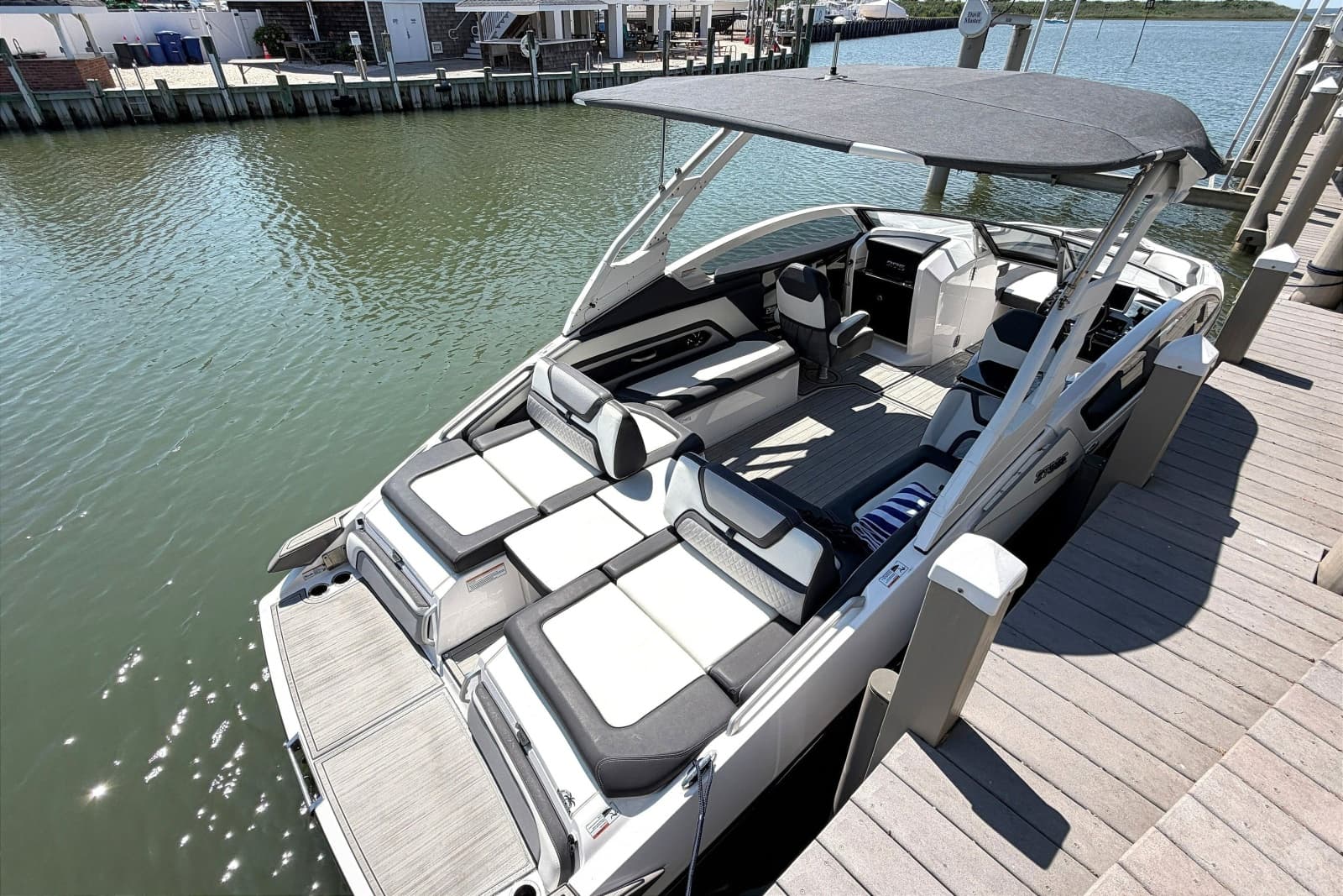 2023 Yamaha Boats 275SE - Photo 5