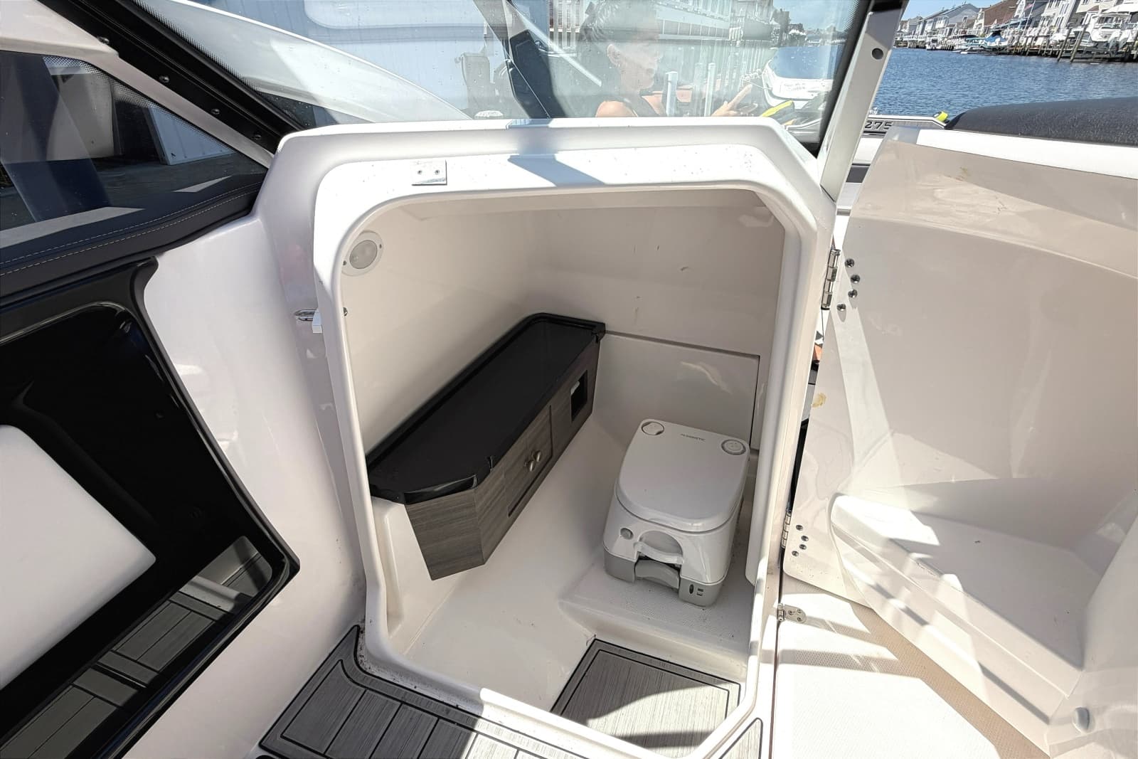 2023 Yamaha Boats 275SE - Photo 21