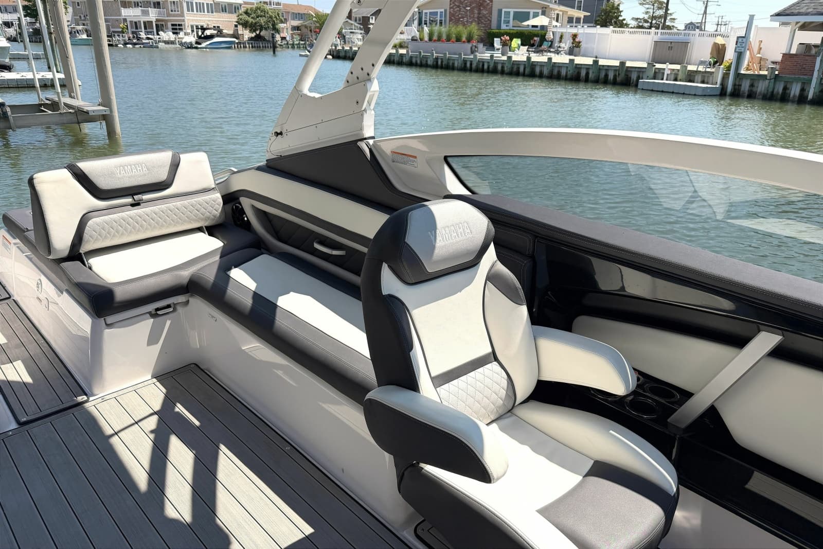 2023 Yamaha Boats 275SE - Photo 16