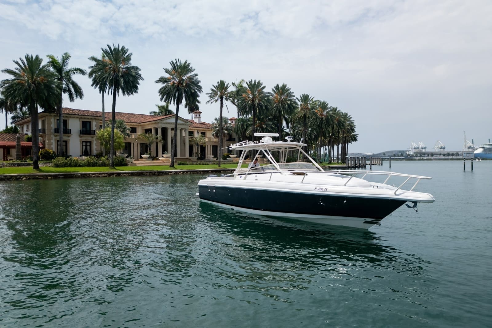 2006 Intrepid 348 Walkaround - Photo 13
